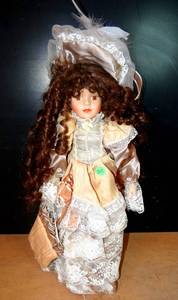 lot 203 image: BEAUTIFUL CATHAY COLLECTION LIMITED EDITION PORCELAIN DOLL - COMPLETE