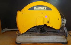 lot 207 image: DEWALT D28715 14 HEAVY-DUTY CHOP SAW WITH QUICK-CHANGE KEYLESS BLADE CHANGE SYSTEM - FOR PARTS OR REPAIR