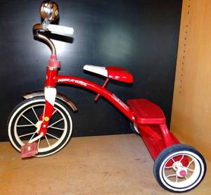lot 300 image: Radio Flyer, Classic Red Dual Deck Tricycle, 12 Front Wheel, Red wAwesome Bell $$