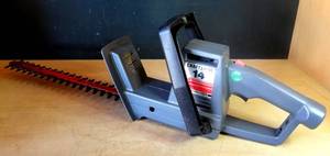 lot 308 image: Sears 315.797600 14 Double Insulated Electric Hedge Trimmer - TESTEDWORKS