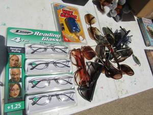 lot 40 image: Pack of 5 reading glasses 1,25 strength and assorted sunglasses