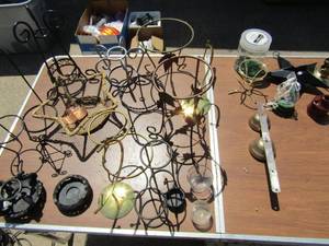lot 43 image: Lot of metal candle and plate holders