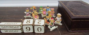 lot 100 image: 12 month Bear set for desk topoffice