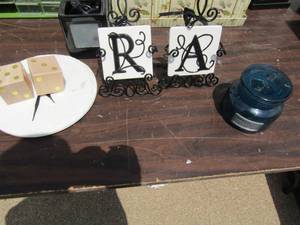 lot 110 image: R&A white black tiles on stand,, Scentsy wax burner , blue cover wax jar white wall clock