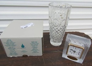 lot 119 image: Vase, party light castle, clock