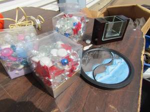 lot 126 image: Sand art display, candle holder and 3 sets of rock stones