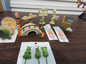 lot 128 image: Tiny treasures-Easter lot
