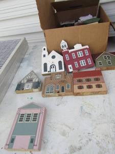 lot 133 image: Nautical series wooden houses