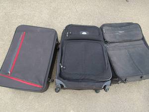 lot 158 image: 3 Black Samsonite rolling suitcases like new