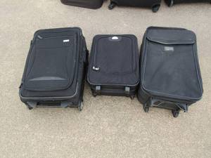lot 159 image: Siggs-Verde-Samsonite suitcases. All used lots of wear visible