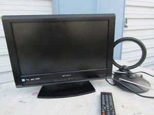 lot 169 image: Emerson 20 TV with remote and radio shack antenna