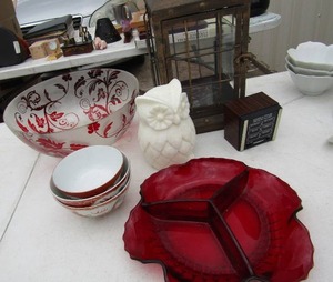 lot 177 image: 3 tier divided red bowls 3 decorative dip bowls and glass house wish broken sides