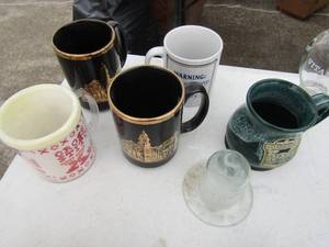 lot 187 image: Coffee cup lot and  vitamin jar