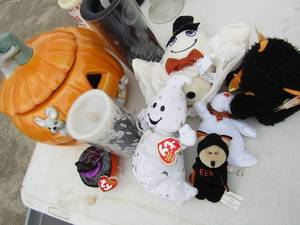 lot 188 image: Halloween lot-Ty animals, ghost candles electric pumpkin