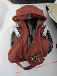 lot 205 image: VINTAGE Straight away pilot ear muffs MODEL CE7  2 fly magnetic headings