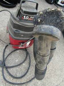 lot 22 image: SMALL SHOP VAC 1.0HP works