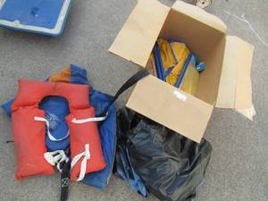 lot 225 image: Blow up 2 seat boat  (unknown condition) 1 life jacket, 1 full size air mattress