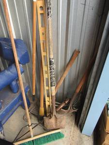 lot 211 image: Shovels, Rakes, hand SAWS,  Push broom and level