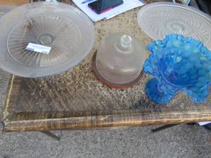 lot 259 image: BLUE GLASS VASE, CHEESE PLATE WITH COVER, 2 GLASS CAKE STANDS