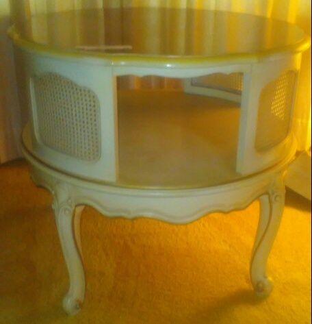 lot 25 image: French Provencial Table