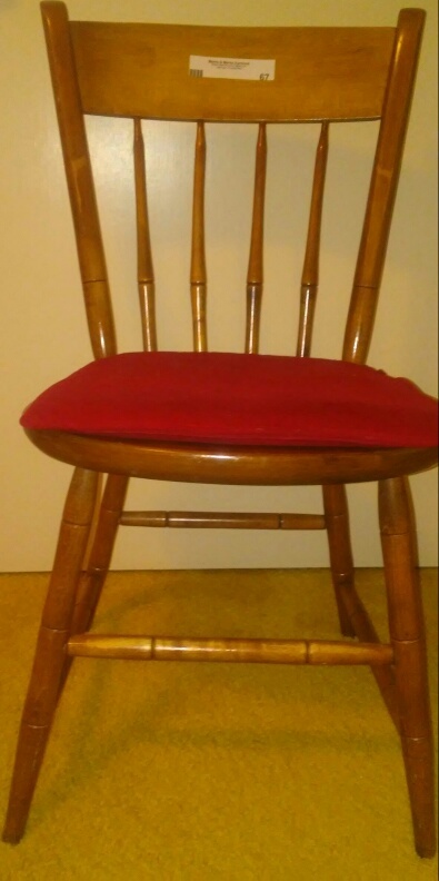 lot 67 image: Traditional Desk Chair