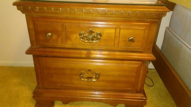lot 69 image: Night Stand Table
