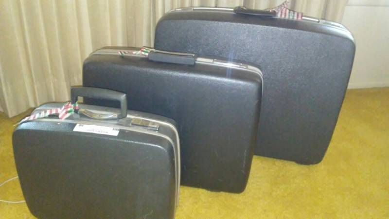 lot 56 image: Royal Traveller Suitcases
