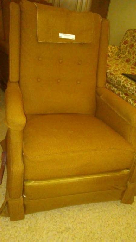 lot 76 image: Lazyboy RockerRecliner