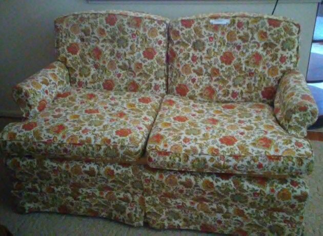 lot 80 image: Loveseat