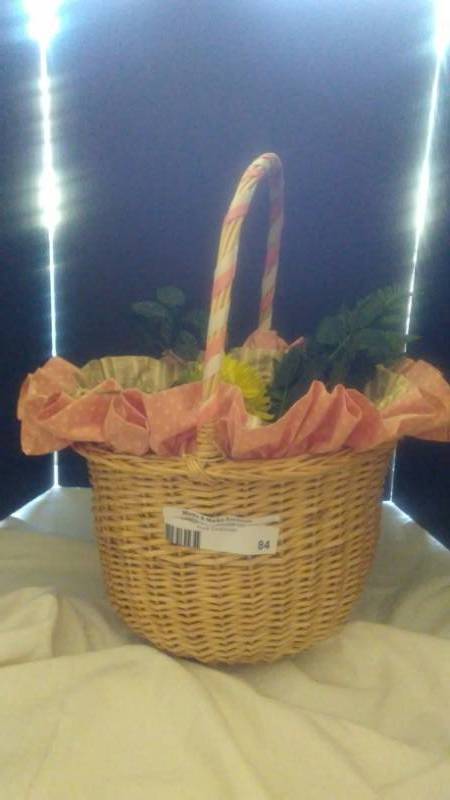 lot 84 image: Wicker Decorative Basket