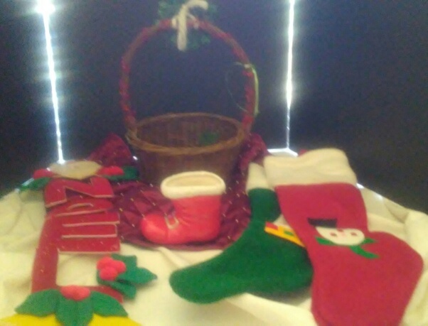lot 87 image: Xmas Assorted D�cor