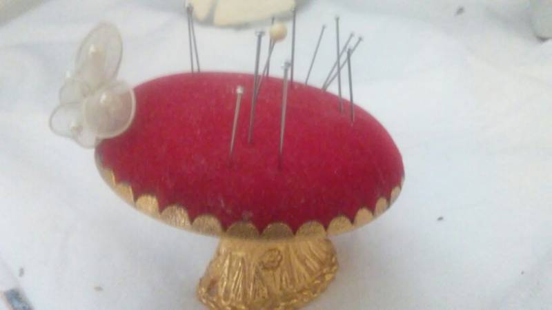 lot 92 image: Mushroom red pin  and decorative accent pieces
