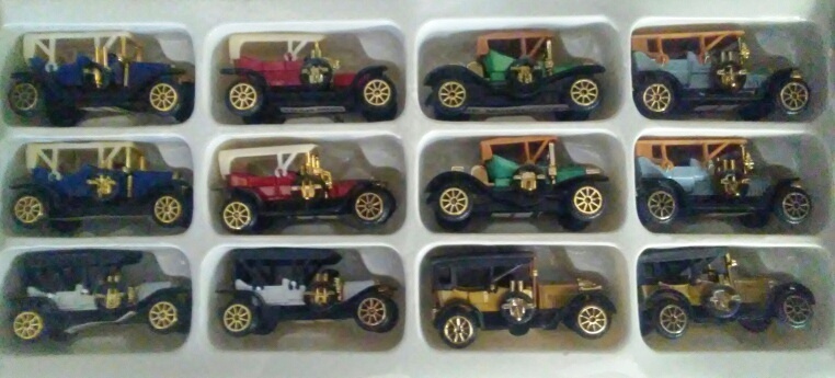 lot 2 image: Classic Cars Die Cast