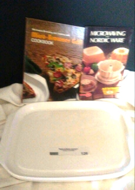 lot 126 image: Microwave cooking pan.