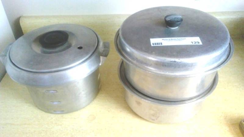lot 129 image: Cookware
