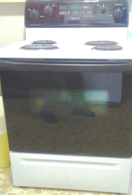 lot 141 image: Whirlpool Free standing Stove