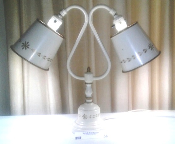 lot 36 image: Night Stand Lamp