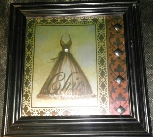 lot 7 image: Chic Small Artwork