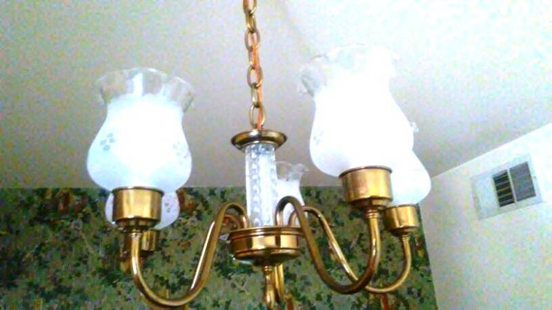 lot 16 image: Mid Century Chandelier