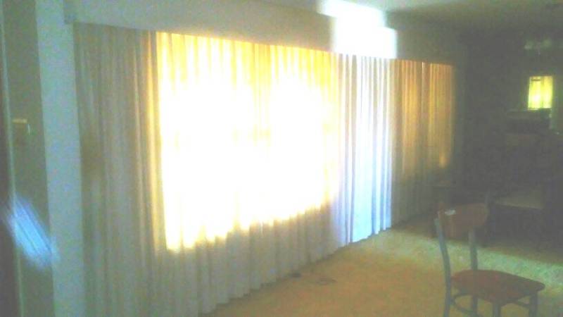 lot 26 image: Wall To Wall Drapes w Cornice
