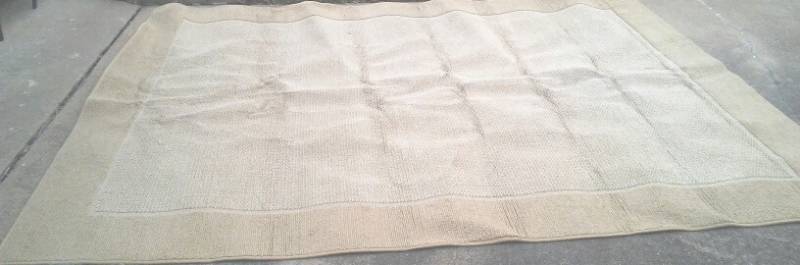 lot 162 image: Mohawk Olefin Rug.