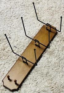 lot 33 image: 3 Tier Cowboy Hat Rack