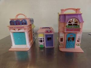 lot 38 image: 3 Fisher Price Sweet Streets Doll Houses - 4.5, 7 and 8 Tall