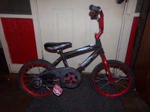 lot 56 image: Huffy Pro Thunder Extreme Racer RX Series - Kids Bike
