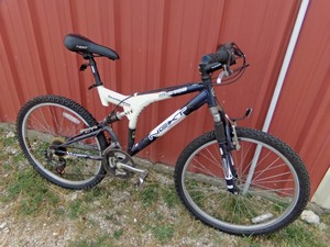 lot 61 image: Shimano SL 2100 SAS HP3 Next Aluminum Mens Bike