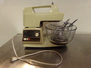lot 74 image: Oster Regency Controlled Power Kitchen Center Table Top Blending With Two Glass Mixing Bowls And 2 Pairs Of Mixer Attachments
