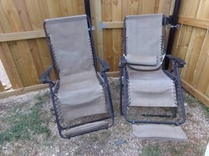 lot 75 image: Foldable Lawn Chairs