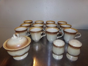 lot 76 image: Mikasa Tea Cups, Salt Shakers & Sugar Jar