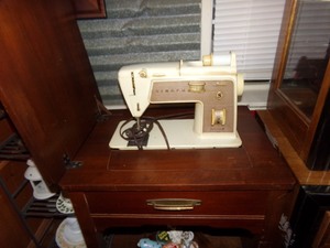 lot 78 image: Vintage Singer Touch and Sew ZigZag Model 758 Sewing Machine &amp Table With Pedal