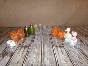 lot 102 image: Assorted Salt & Pepper Shakers